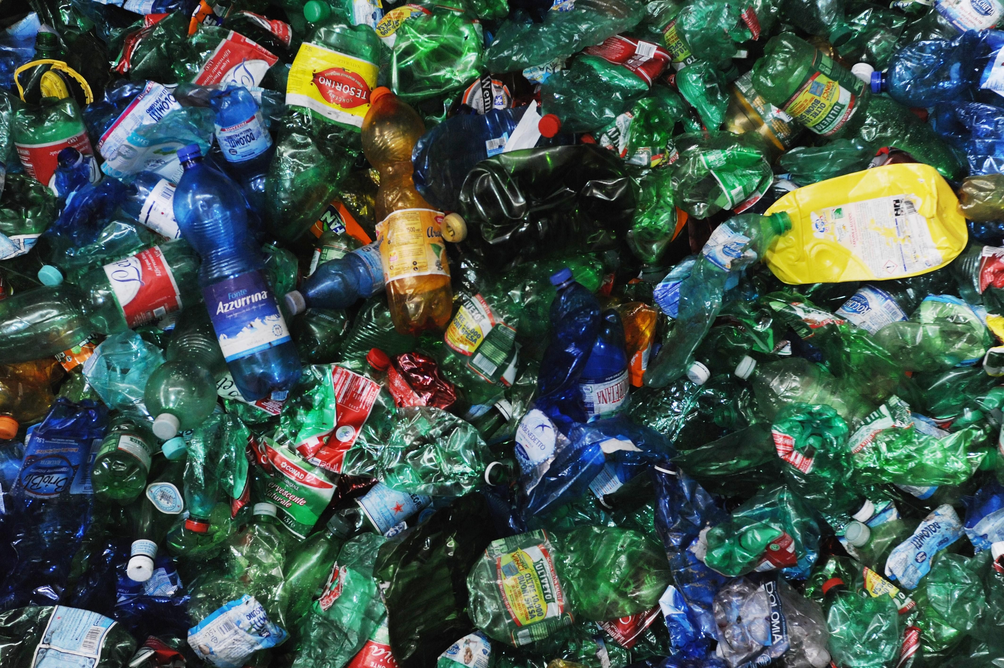 The current estimate of plastics in our oceans is approximately 150 million metric tons. (Photo: Laura Lezza/Getty Images)