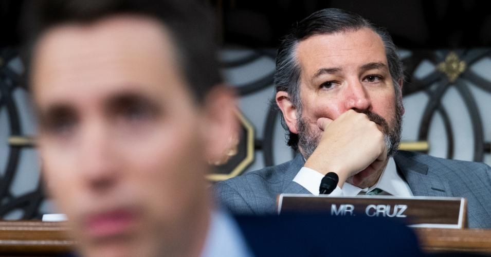 Sens. Ted Cruz, R-Texas, right, and Josh Hawley, R-Mo., attend the Senate Judiciary Committee markup on judicial nominations and the Online Content Policy Modernization Act, in Dirksen Building on Thursday, December 10, 2020. (Photo: Tom Williams/CQ-Roll Call, Inc via Getty Images)