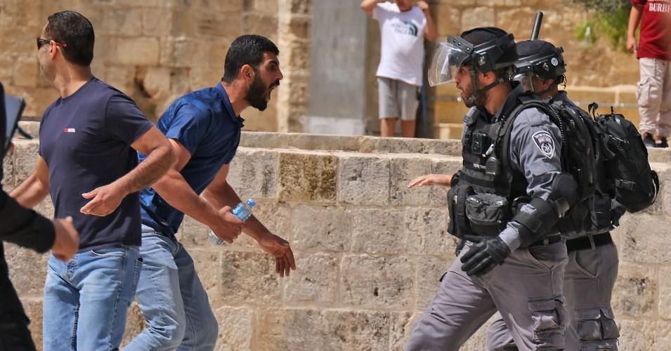 Israeli security forces raid Jerusalem's al-Aqsa mosque compound