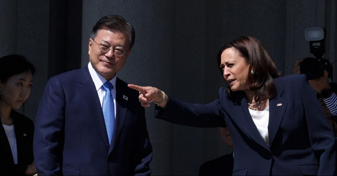 U.S. Vice President Kamala Harris (R) and Korean President Moon Jae-in (L) look at the White House from a balcony of the Eisenhower Executive Office Building on May 21, 2021 in Washington, DC. Harris emphasized the Biden Administration's support for South Korea and maintaining Democracy in the region. (Photo: Anna Moneymaker/Getty Images)