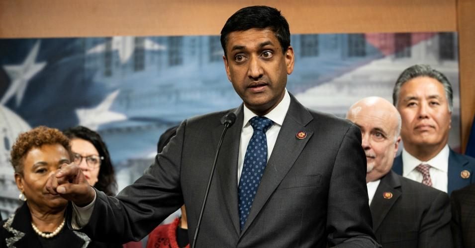 130 Sanders delegates (including me) from congressional districts across the state—90 percent of all such Sanders delegates—have signed a statement calling for Khanna to be the delegation chair. (Photo: Michael Brochstein/Echoes Wire/Barcroft Media via Getty Images)