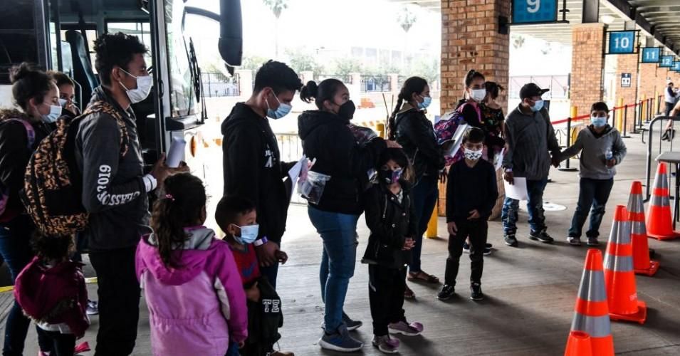 Migrants mostly from Central America are dropped off by the US Customs and Border Protection at a bus station near the Gateway International Bridge, between the cities of Brownsville, Texas, and Matamoros, Mexico, on March 15, 2021. (Photo: Chandan Khanna/AFP via Getty Images)