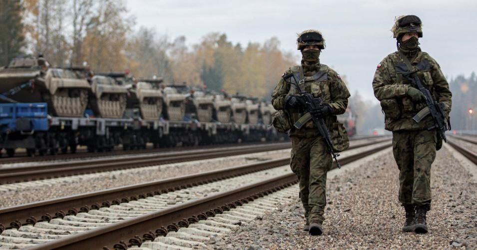 Polish soldiers patrol the rail yard at Mockava, Lithuania during Exercise Brilliant Jump 20, military trainings that took place in November, 2020. (Photo: Flickr/cc/NATO)