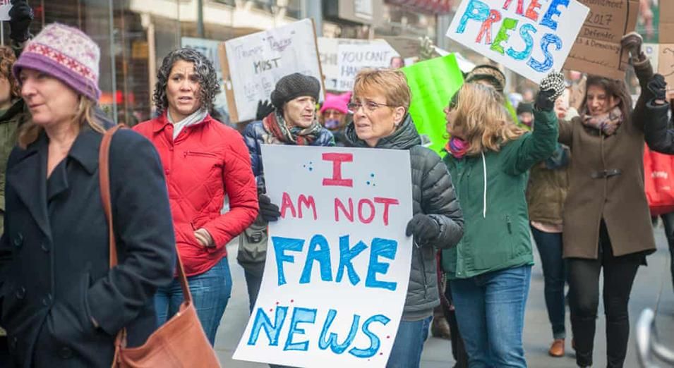 Activists rally in New York on February 26, 2017 over President Trump’s branding news that disagrees with him ‘fake news’. Photo: Alamy Stock