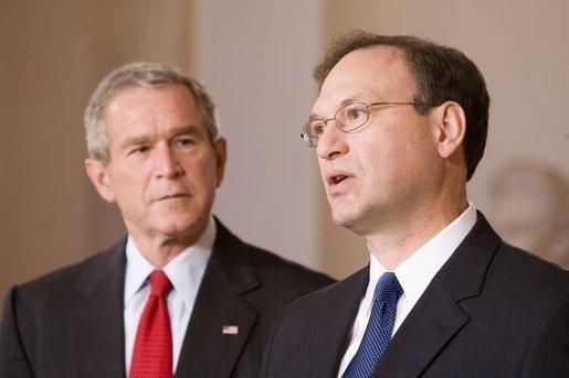 Justice Samuel Alito with President George W. Bush. (Photo via Creative Commons)