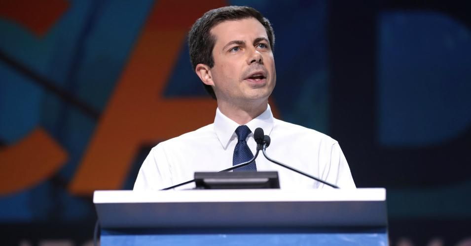 Mayor Pete Buttigieg speaking with attendees at the 2019 California Democratic Party State Convention at the George R. Moscone Convention Center in San Francisco, California on June 1, 2019. (Photo: Gage Skidmore/flickr/cc)