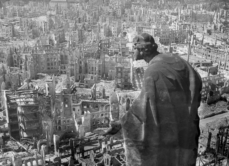 View from Dresden city hall after the February 13-15, 1945 Allied bombing. (Photo: Deutsch Fotohek/Wikimedia Commons) 