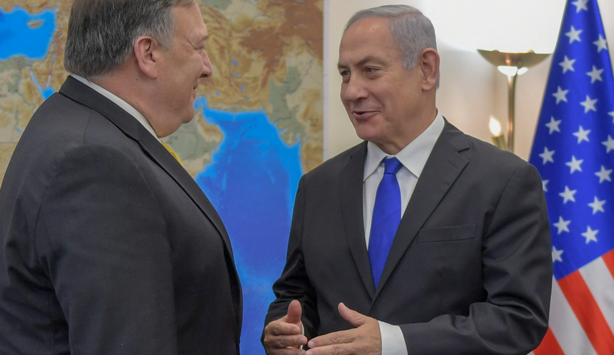  U.S. Secretary of State Mike Pompeo speaks with Benjamin Netanyahu, the Prime Minister of Israel, in Tel Aviv, on April 29, 2018. (Photo: State Department photo by Ron Przysucha) 