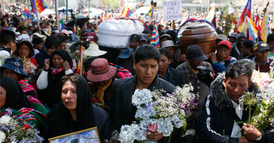  Relatives of Antonio Ronaldo Quispe Ticona lead the procession of the victims killed during clashes with police at the Senkata fuel plant, on November 21, 2019 in La Paz, Bolivia. Police and military forces on Tuesday escorted gasoline tankers from a major fuel plant of YPFB in Senkata that had been blockaded for five days by Evo Morales' backers and at least eight people were reported killed during the operation. (Photo: Gaston Brito Miserocchi/Getty Images)