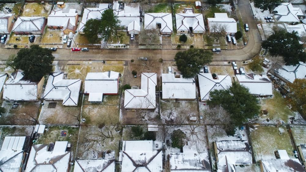 Snow and ice in Houston, Texas. (Photo: Shutterstock)