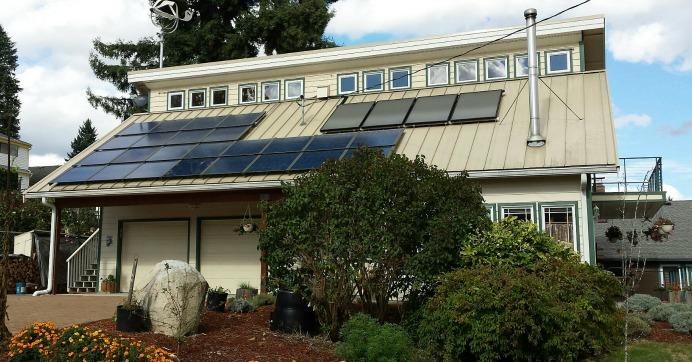 Solar panels on the roof of a home in West Olympia, Washington. (Photo: Wonderlane/flickr/cc)