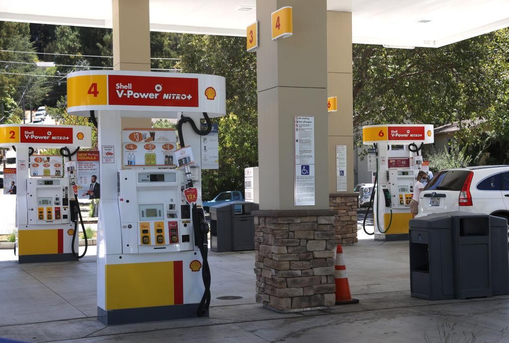 A customer pumps gas at a Shell gas station on July 30, 2020 in San Rafael, California. Royal Dutch Shell reported second quarter adjusted earnings of $638 million compared to a net profit of $3.5 billion one year earlier. (Photo by Justin Sullivan/Getty Images)