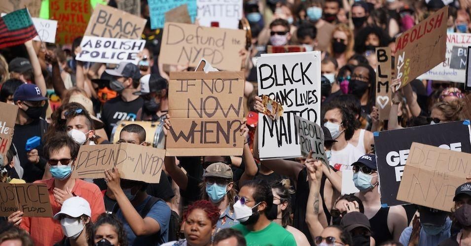 Protesters march through lower Manhattan over the death of George Floyd by Minneapolis Police on June 19, 2020. (Photo: Bryan R. Smith/AFP/Getty Images)