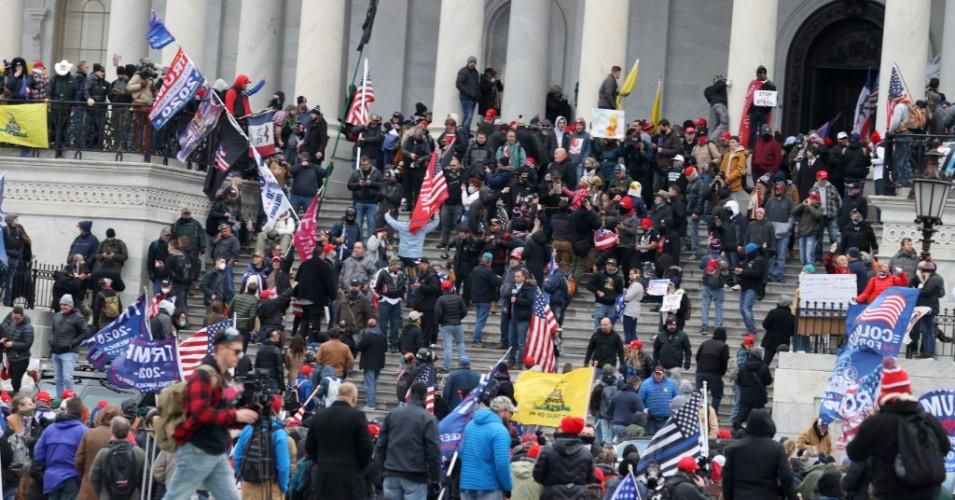 Pro-Trump rioters entered the U.S. Capitol building after mass demonstrations in the nation's capital during a joint session of Congress to ratify President-elect Joe Biden's 306-232 Electoral College win over President Donald Trump. (Photo: Tasos Katopodis/Getty Images)