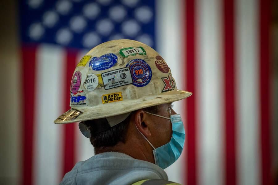 A union member listens to Democratic presidential candidate Joe Biden stump in New Alexandria, Pa., on September 30, 2020. (Photo: Roberto Schmidt/Afp via Getty Images)