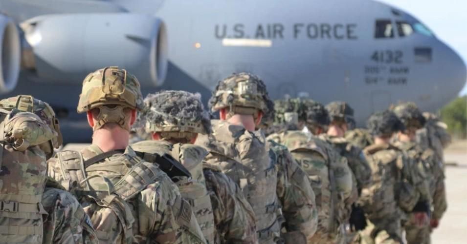 U.S. Army Paratroopers assigned to the 2nd Battalion, 504th Parachute Infantry Regiment, 1st Brigade Combat Team, 82nd Airborne Division, deploy from Pope Army Airfield, North Carolina on January 1, 2020. (Photo: Capt. Robyn Haake / US ARMY / AFP via Getty Images)