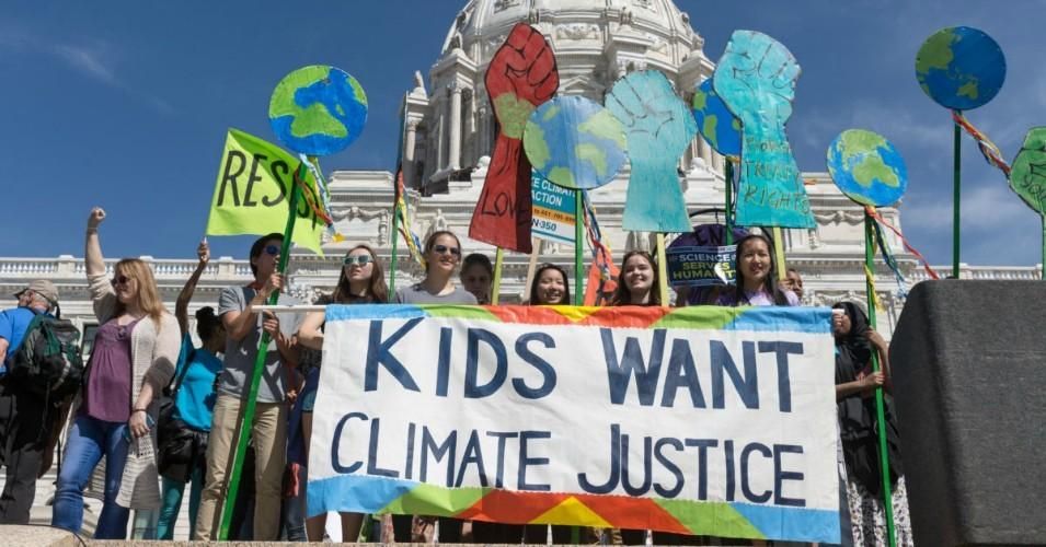 Throughout this election season, young voters and activists have forced climate change to center stage, and this final pivotal race is no exception. (Photo: Lorie Shaull/Flickr/cc)
