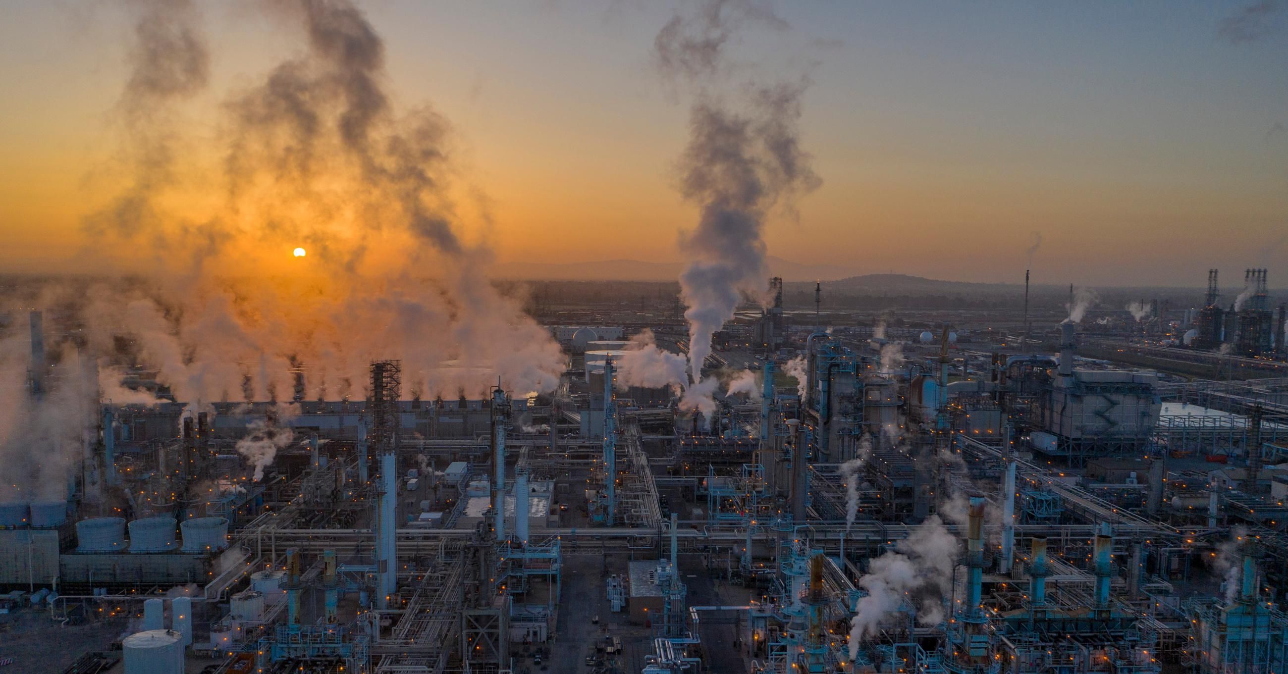 LA-refinery-2600x1361