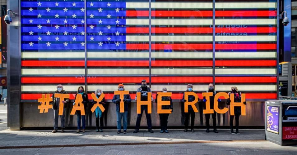 Activists spell out #TaxTheRich at Times Square in New York City. (Photo: Erik McGregor/LightRocket via Getty Images)