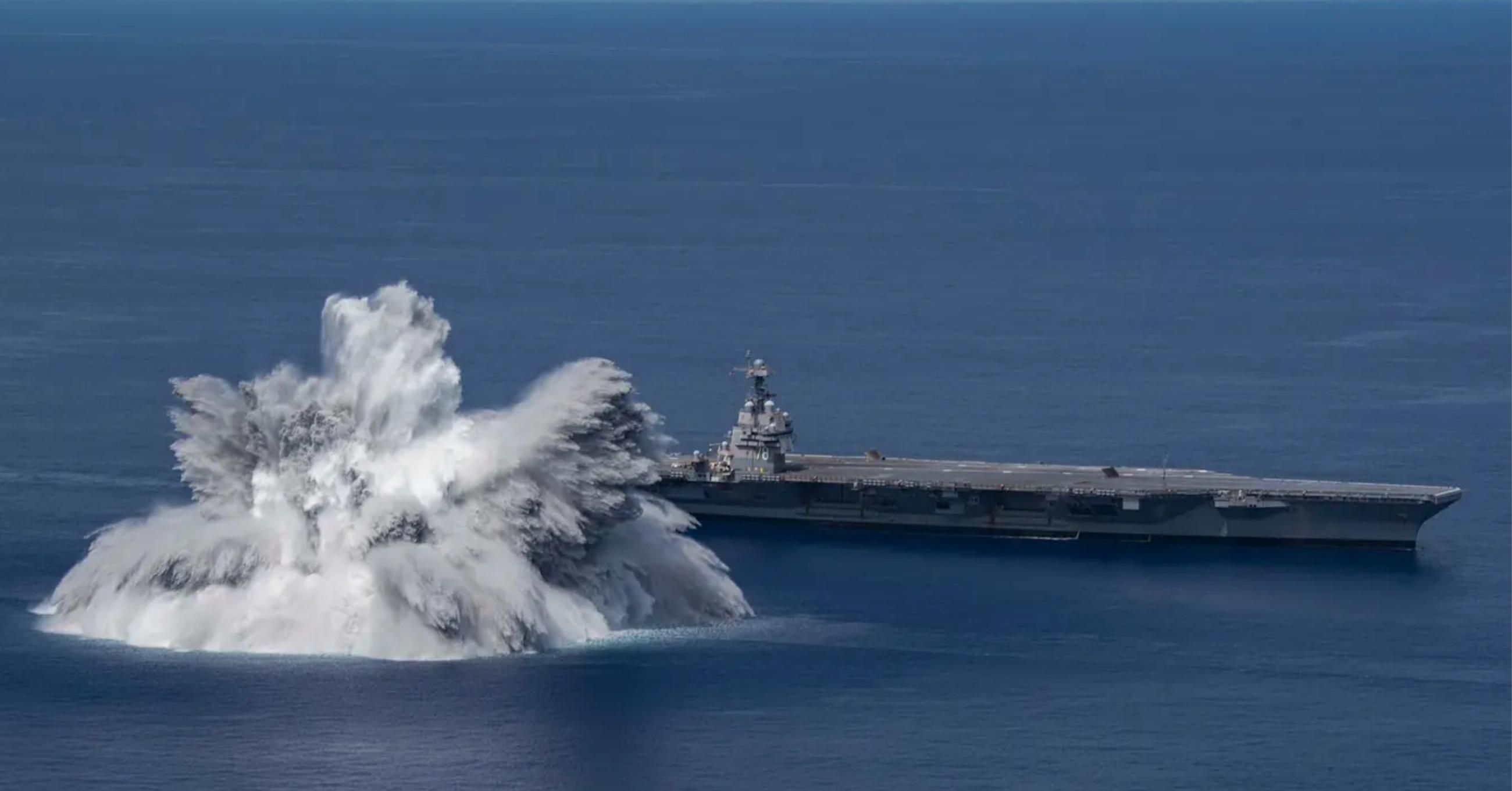 美国“福特”号航母进行冲击测试 数千磅炸药在身边引爆_凤凰网