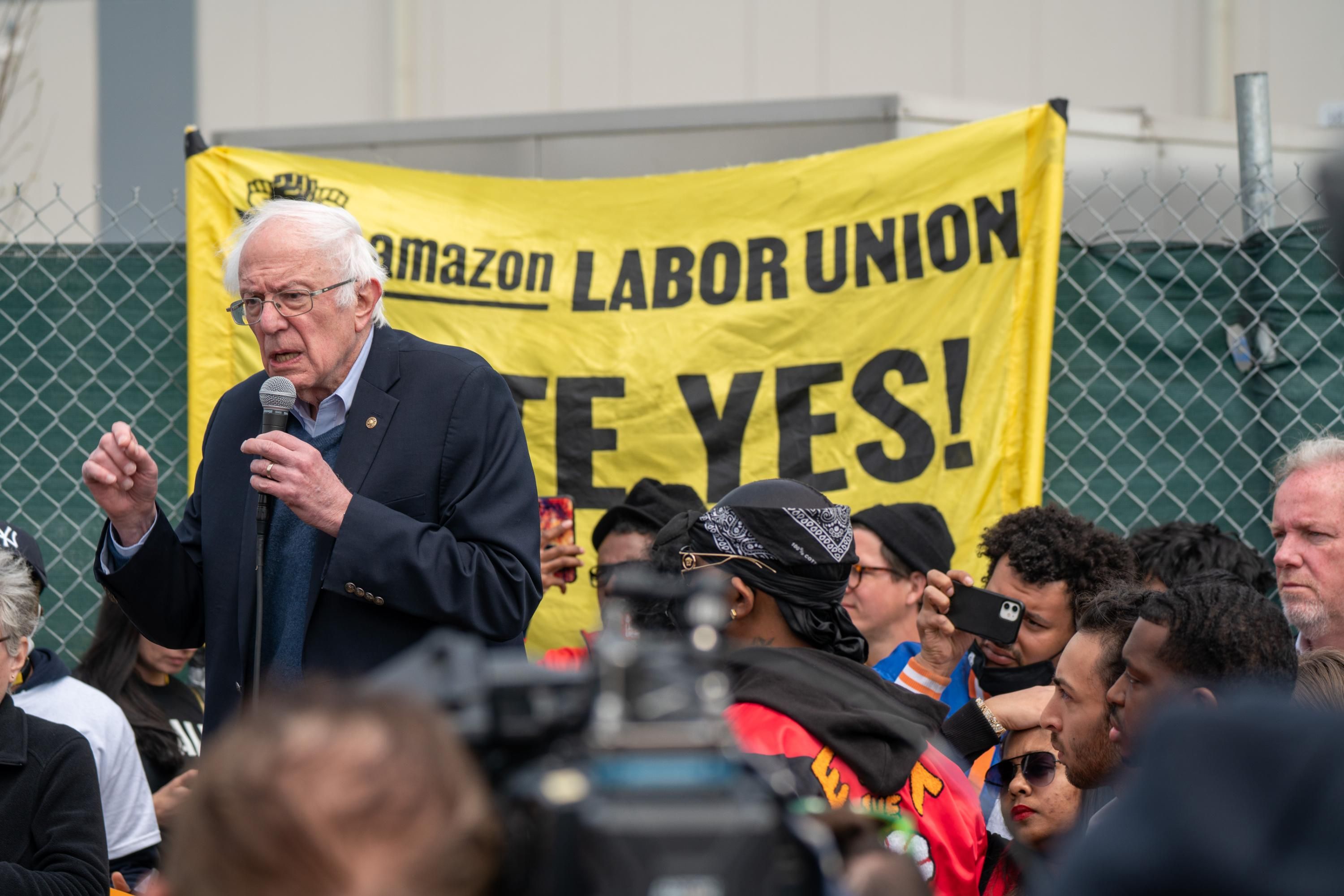 Sanders Says ‘No Corporation That Breaks the Law Should Get a Federal Contract’